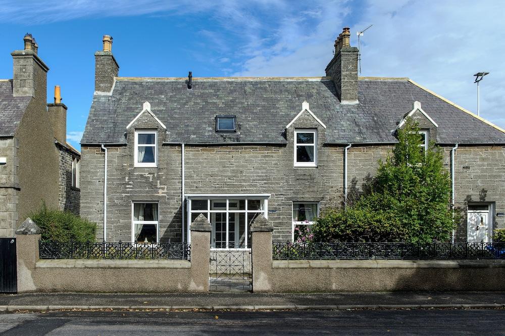 Charming Townhouse On North Coast 500 Route, Wick - Featured Image
