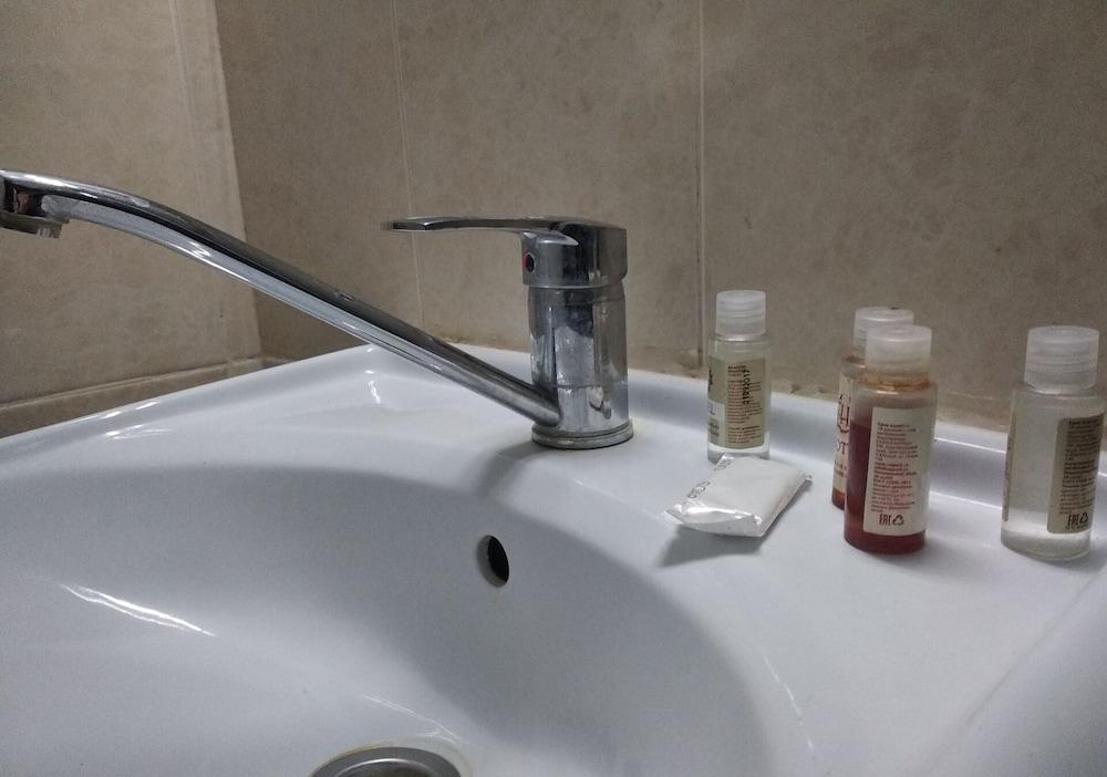 Sun Hotel DME - Bathroom Sink