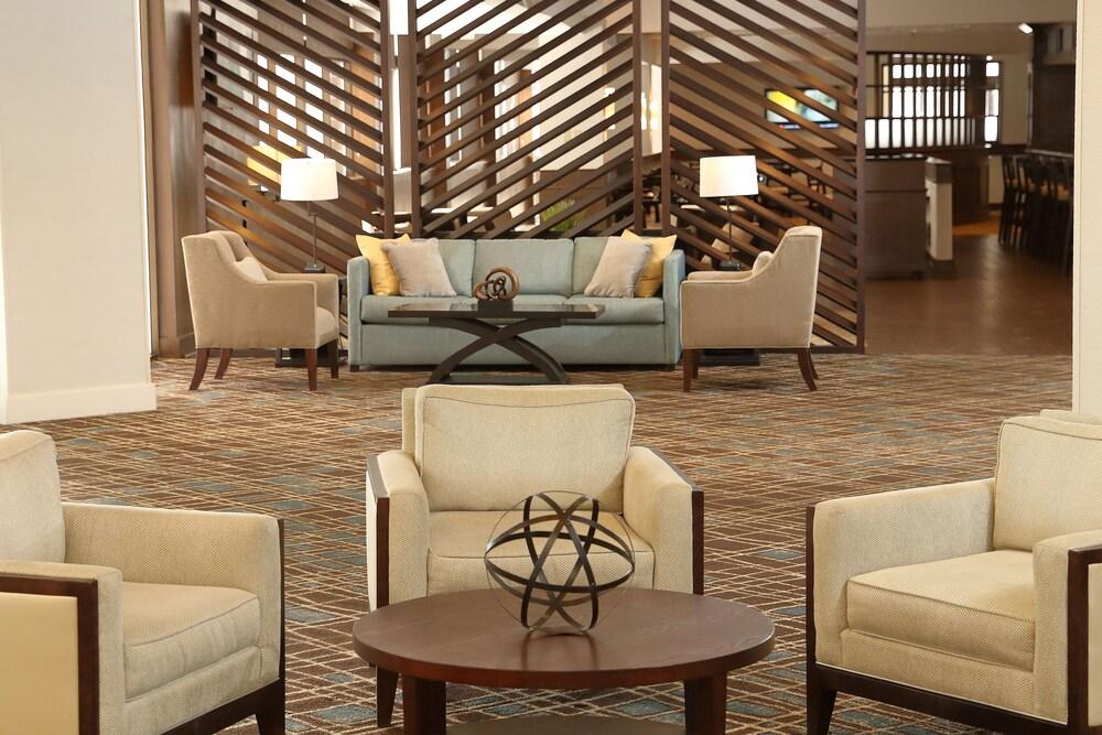 DoubleTree by Hilton Hotel Boston - Westborough - Lobby Sitting Area