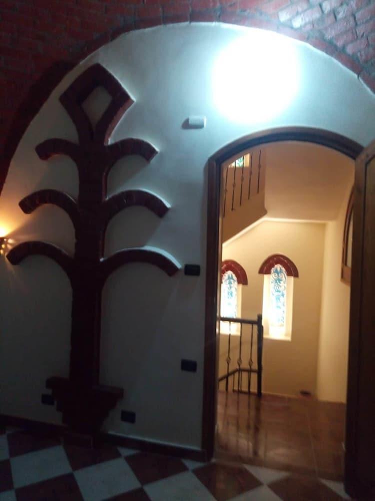Shahhat House - Interior Entrance