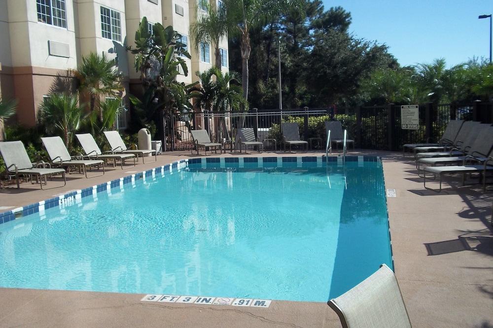 Baymont by Wyndham Orlando/International Dr/Universal Blvd - Outdoor Pool