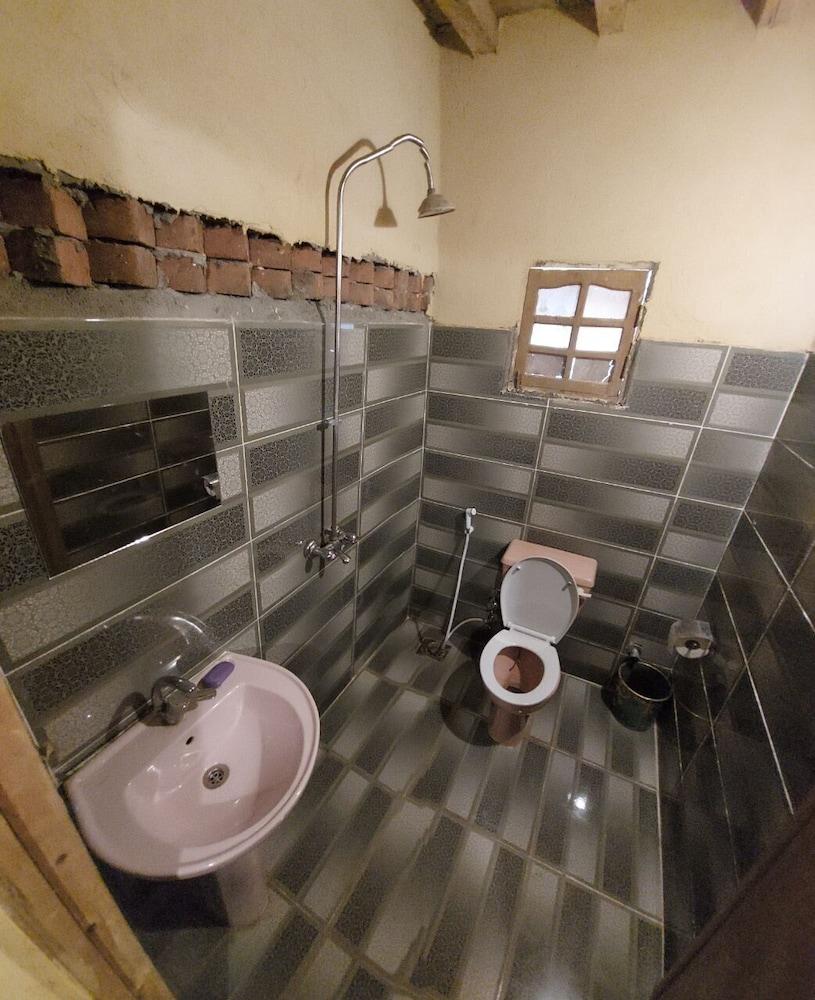 El-Farsha Camp - Bathroom