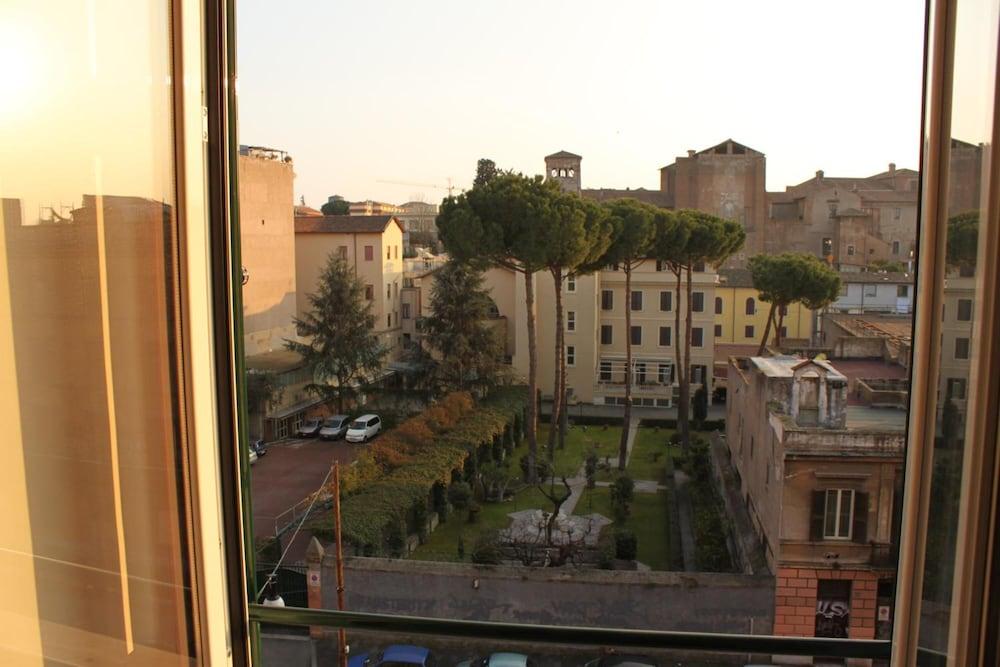 Colosseo Panorama - Property Grounds