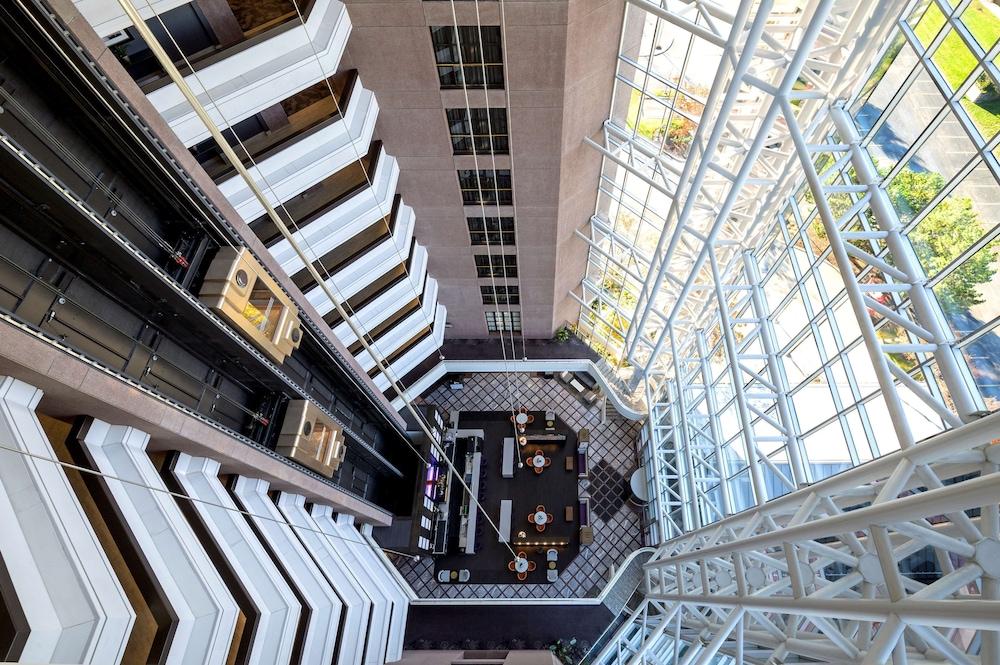 Hilton Toronto/Markham Suites Conference Centre & Spa - Lobby