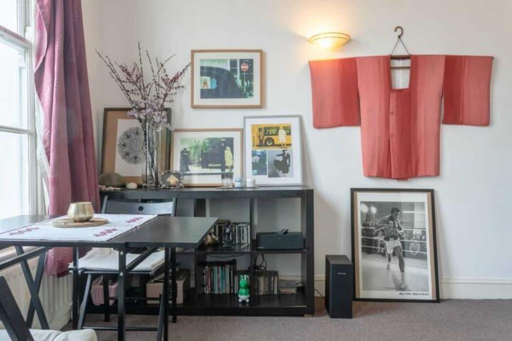 Lovely Victorian Flat for 6 in Stoke Newington - null