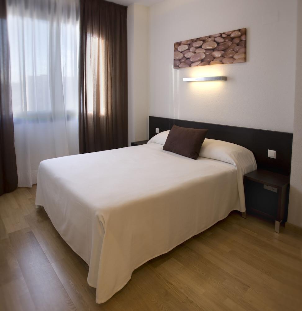 Compostela Suites Apartments - Room