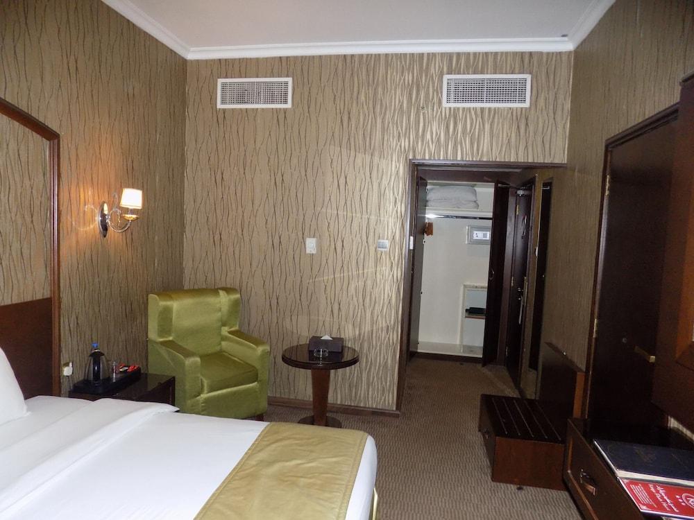 Kings Park Hotel - Room