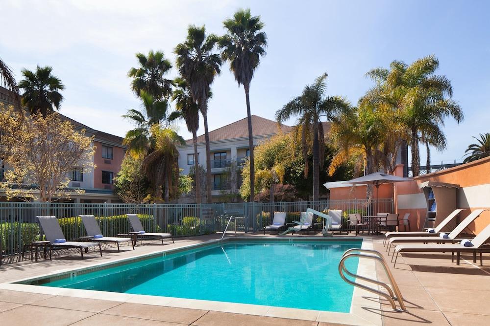 Courtyard by Marriott Oakland Airport - Pool