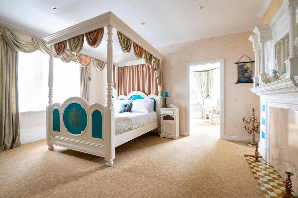 Enchanted Manor - Room