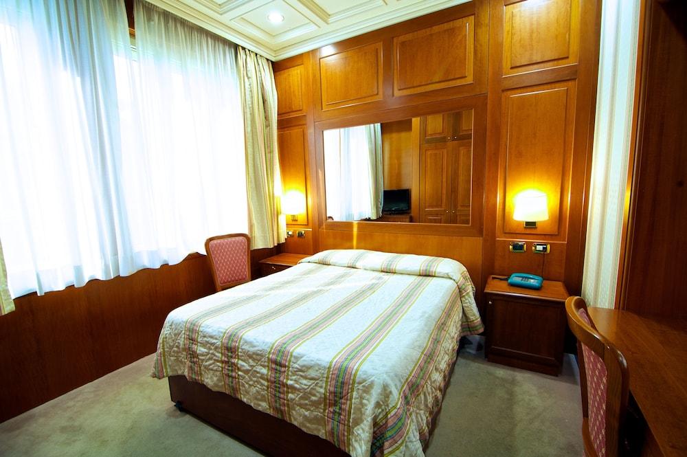 Hotel Dock Suites Rome - Featured Image