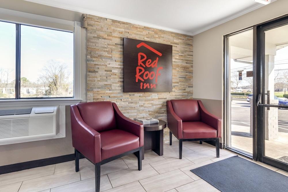 Red Roof Inn Suffolk - Lobby Lounge