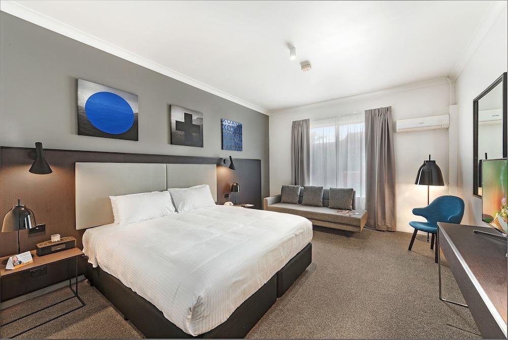 CKS Sydney Airport Hotel - Featured Image