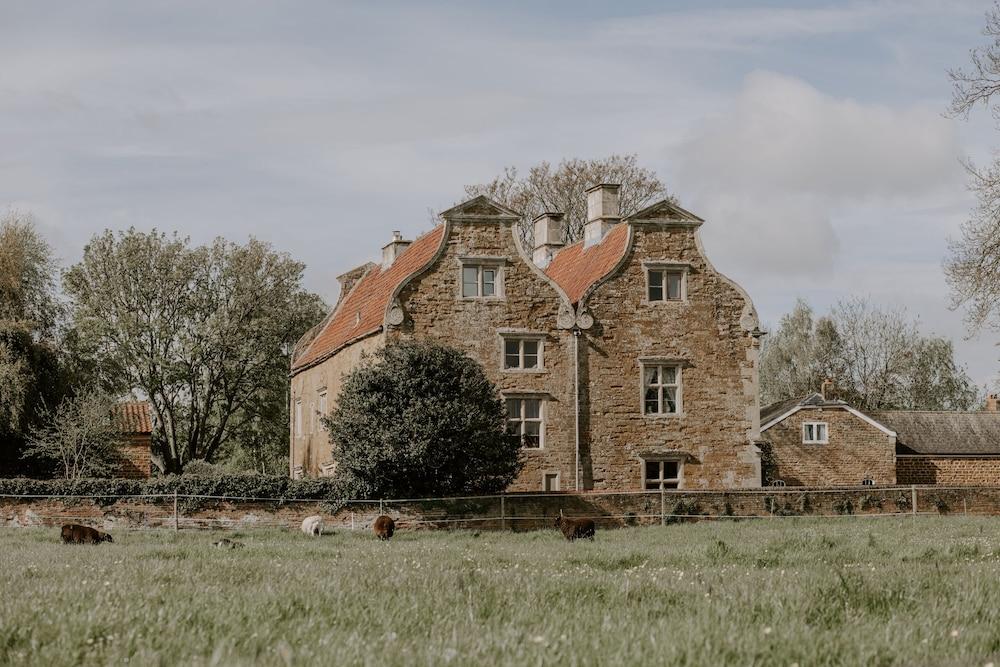 Allington Manor - Exterior