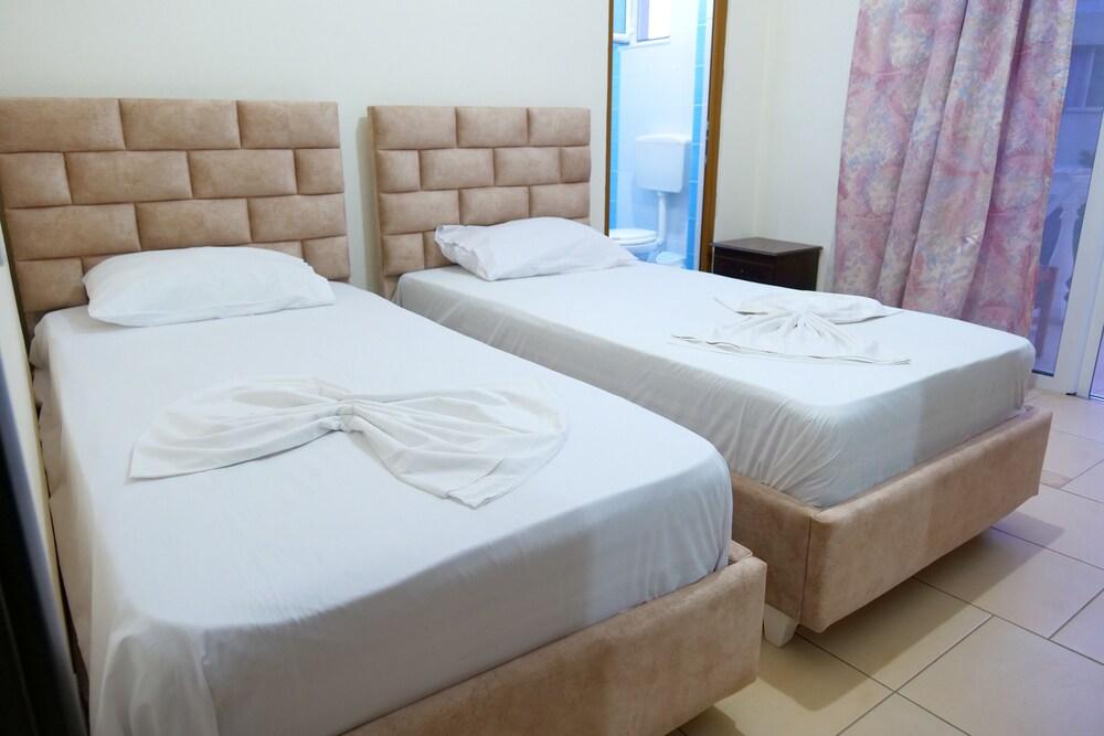 Hotel Rixhi - Room