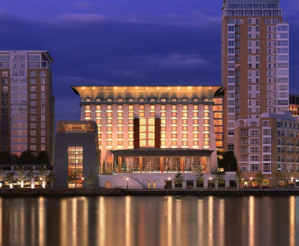 Canary Riverside Plaza Hotel - Featured Image