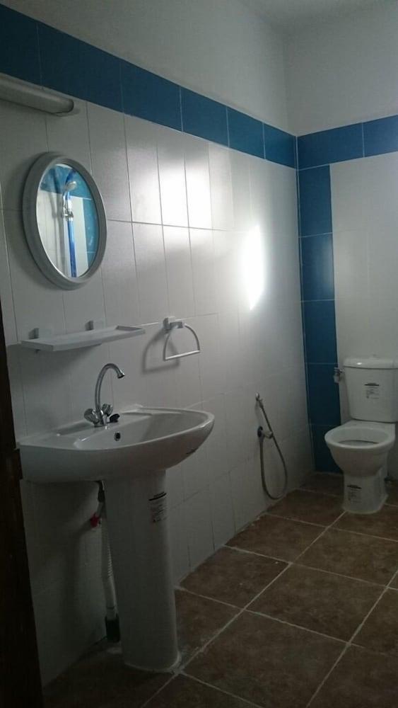 Chelli Appartements Meublés - Bathroom
