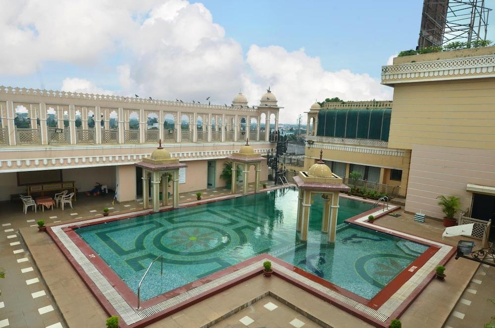 Empires Hotel Bhubaneswar - Pool