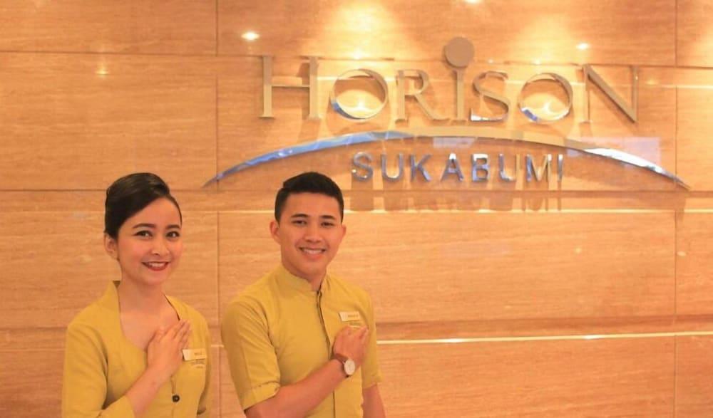 Horison Hotel Sukabumi - Lobby