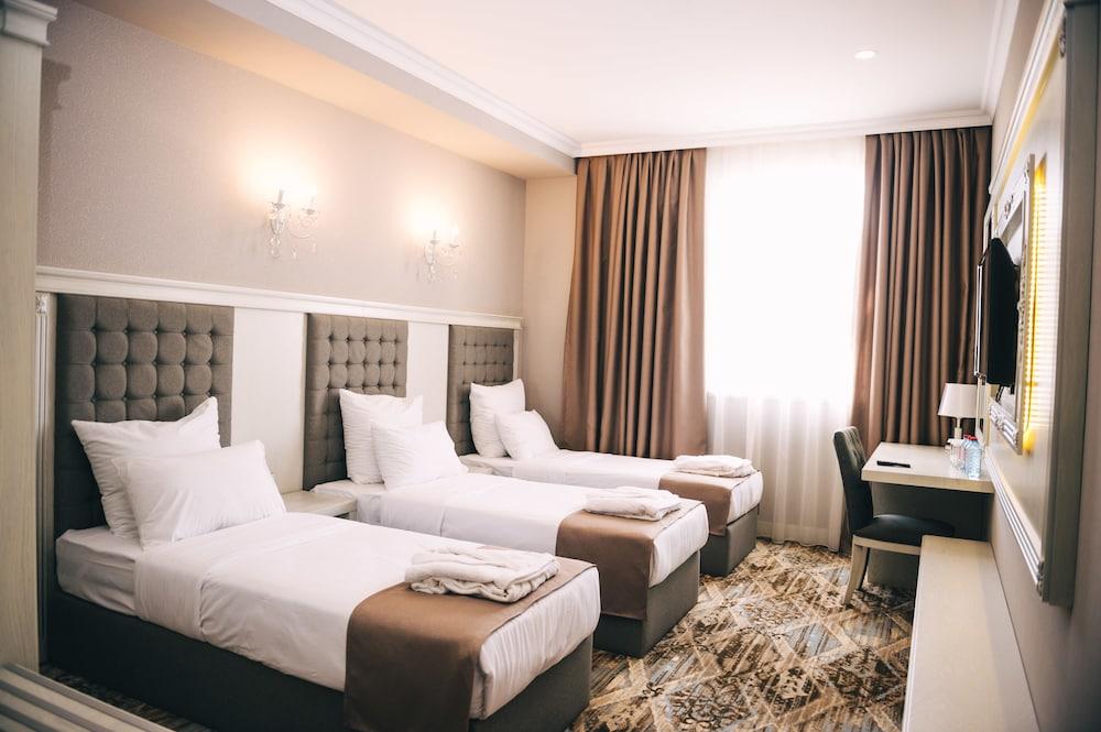 Emerald Suite Hotel - Room