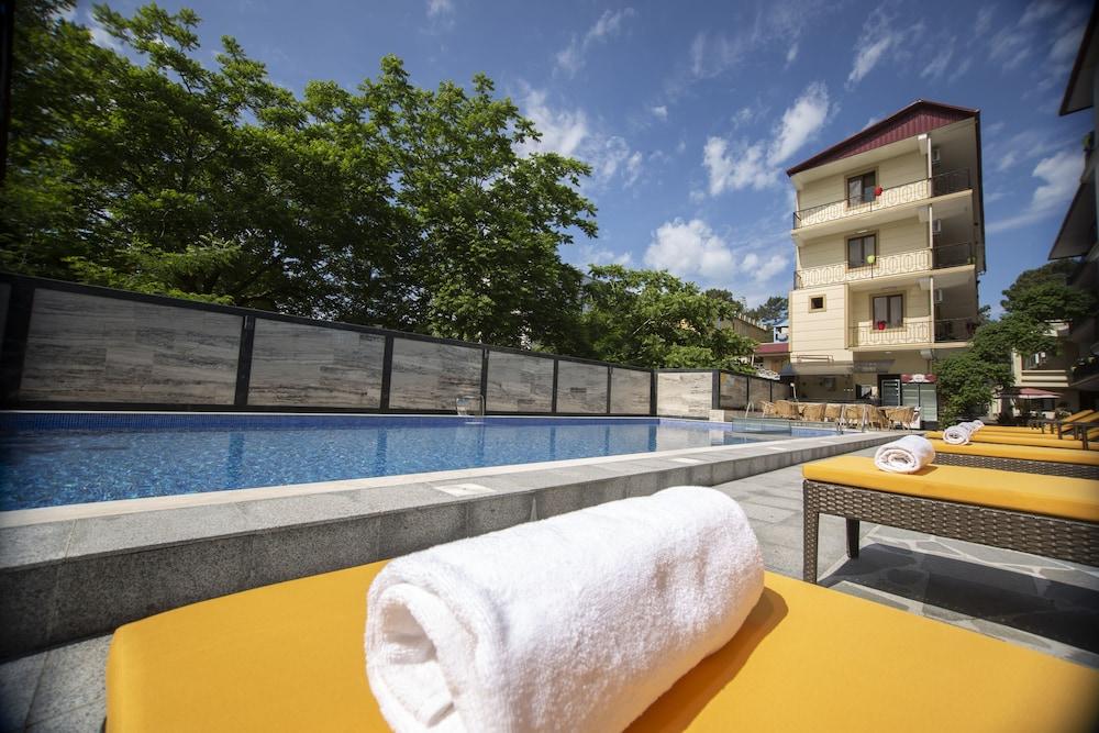 Hotel Chveni Ezo - Pool
