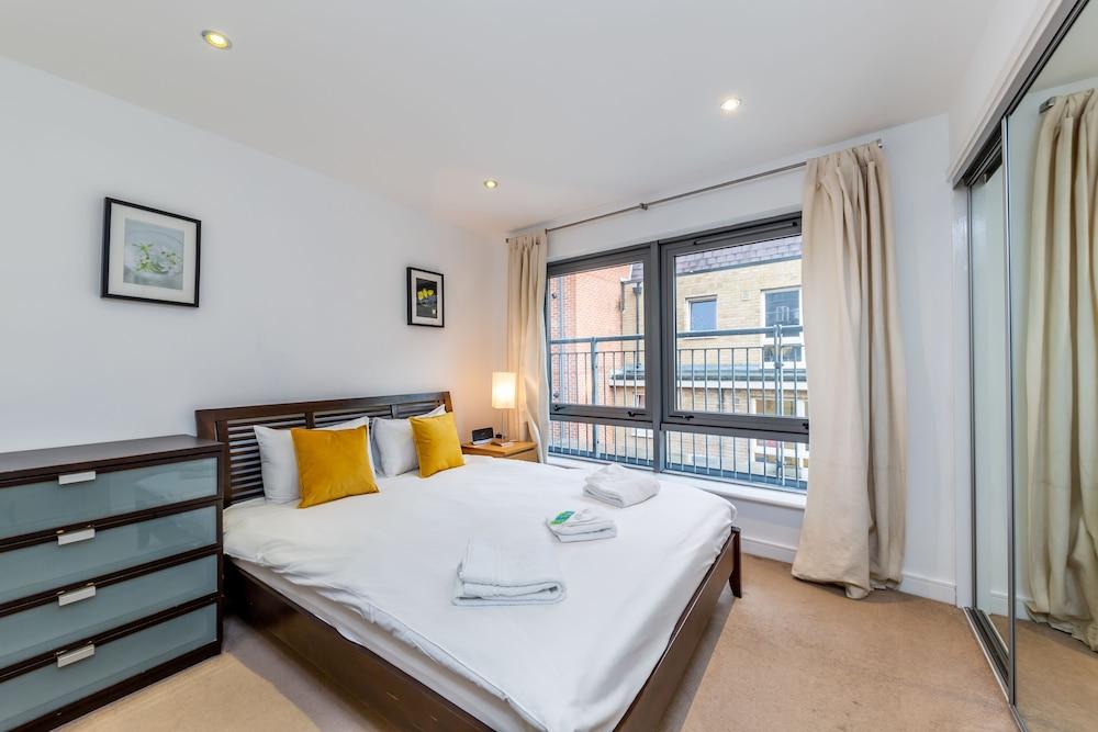 2 Beds Executive Apt in Liverpool St by City Stay London - Featured Image