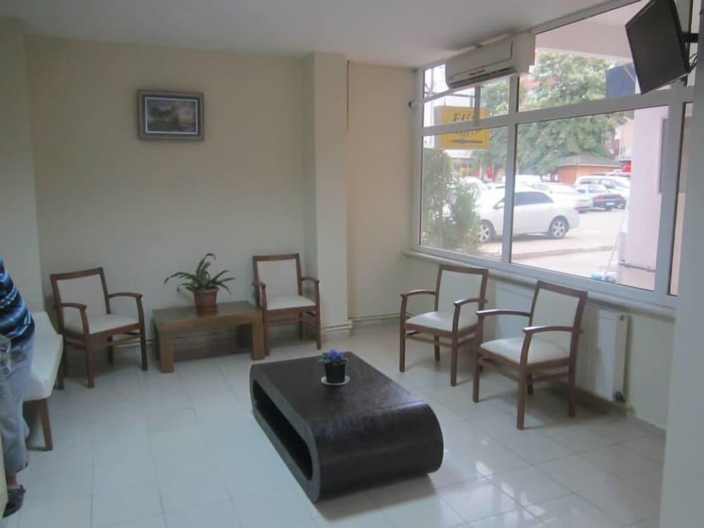 Saral Hotel - Lobby Sitting Area