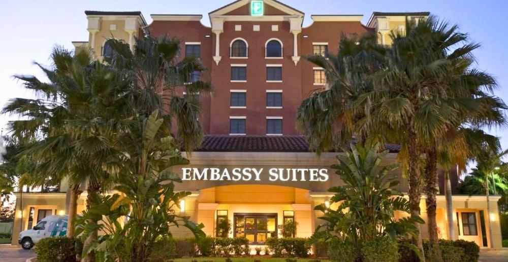 Embassy Suites by Hilton Fort Myers Estero - Exterior