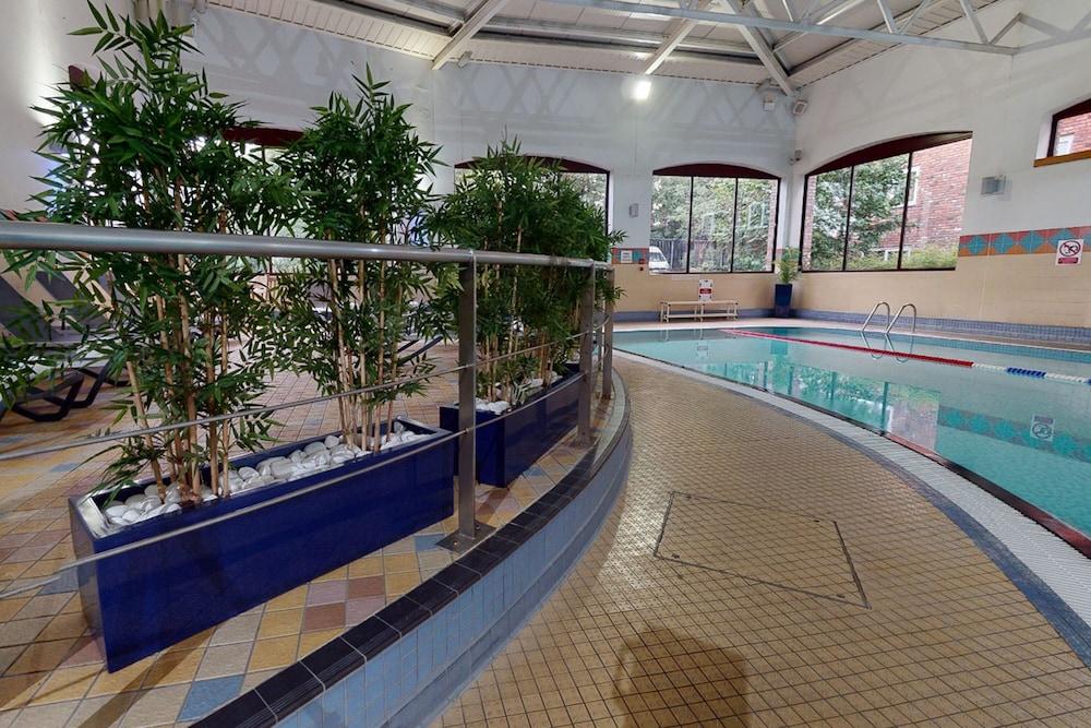 فيليدج هوتل مانشيستر هايد - Indoor Pool