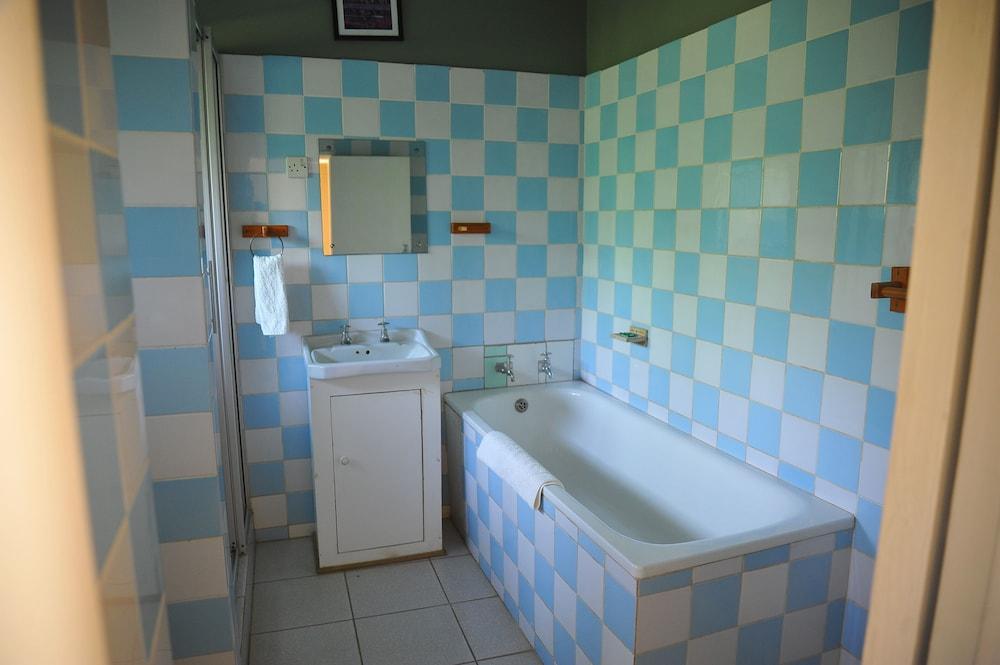 Anina's Executive Lodge - Bathroom
