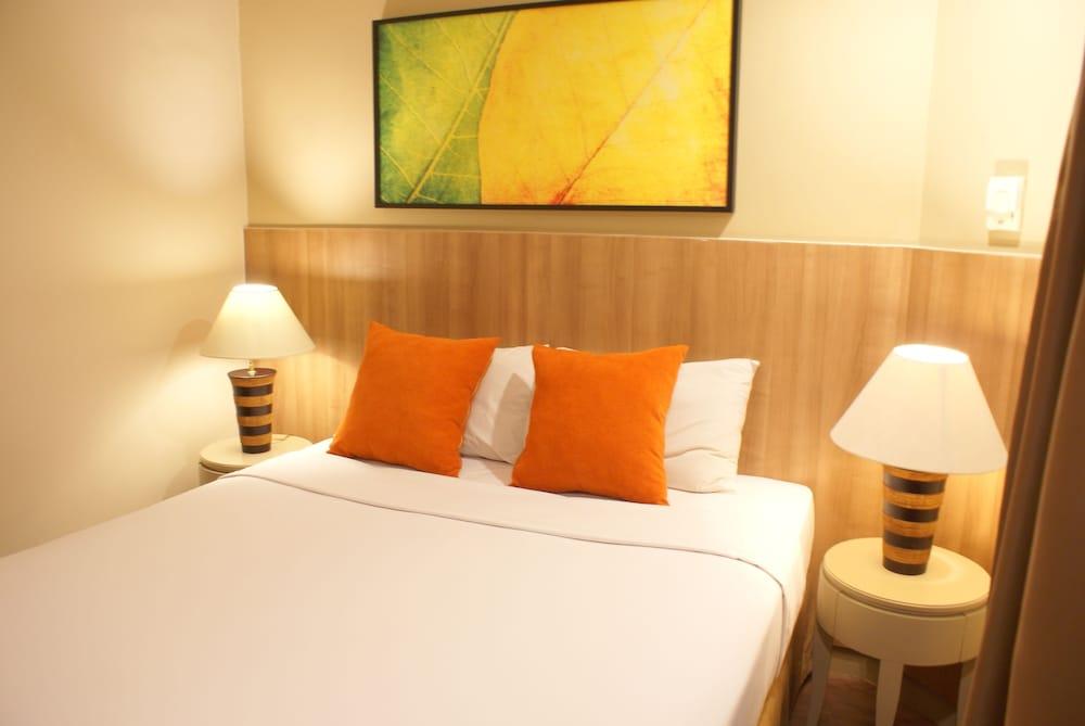Grand Tropic Suites Hotel - Featured Image