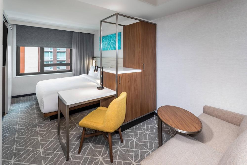 SpringHill Suites by Marriott New York Manhattan/Times Square South - Room
