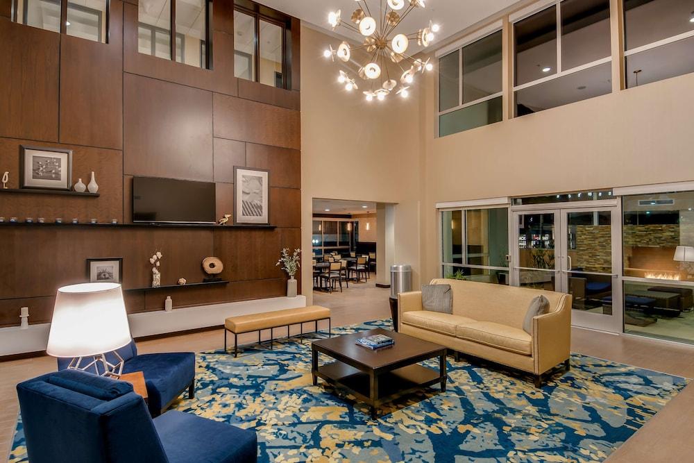 Hampton Inn & Suites Los Angeles - Glendale - Lobby