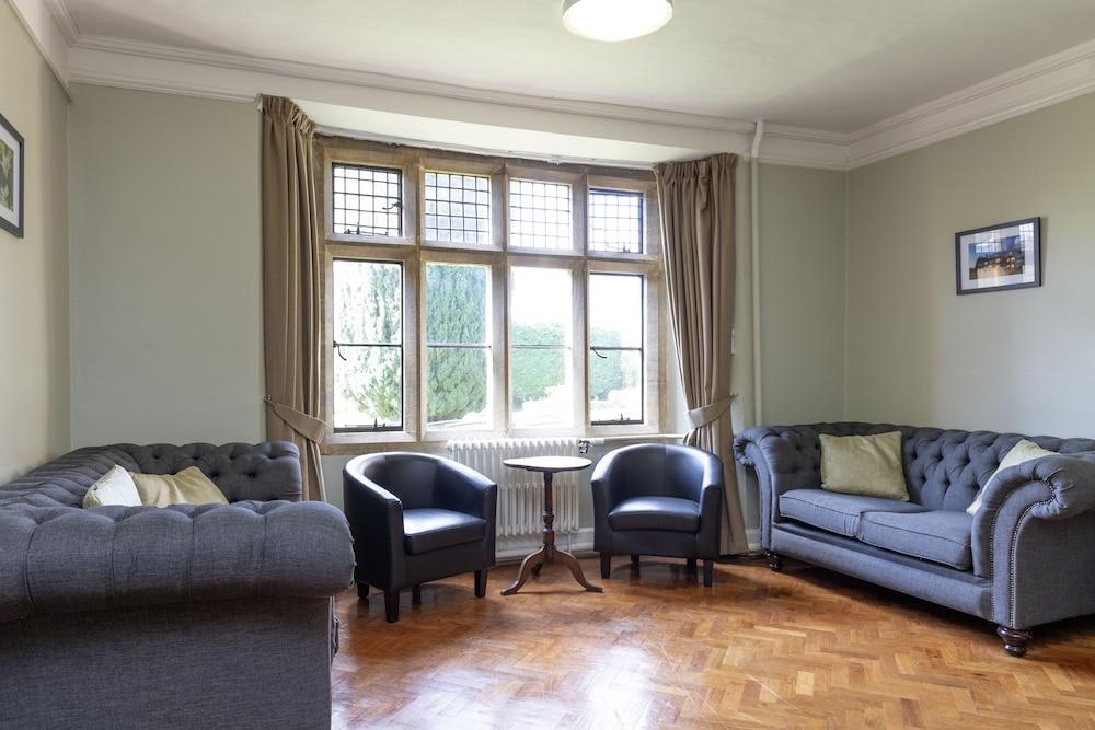 Charney Manor - Lobby Sitting Area