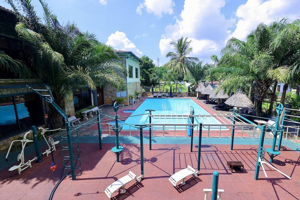 Colosseum Hotel & Fitness Club - Outdoor Pool
