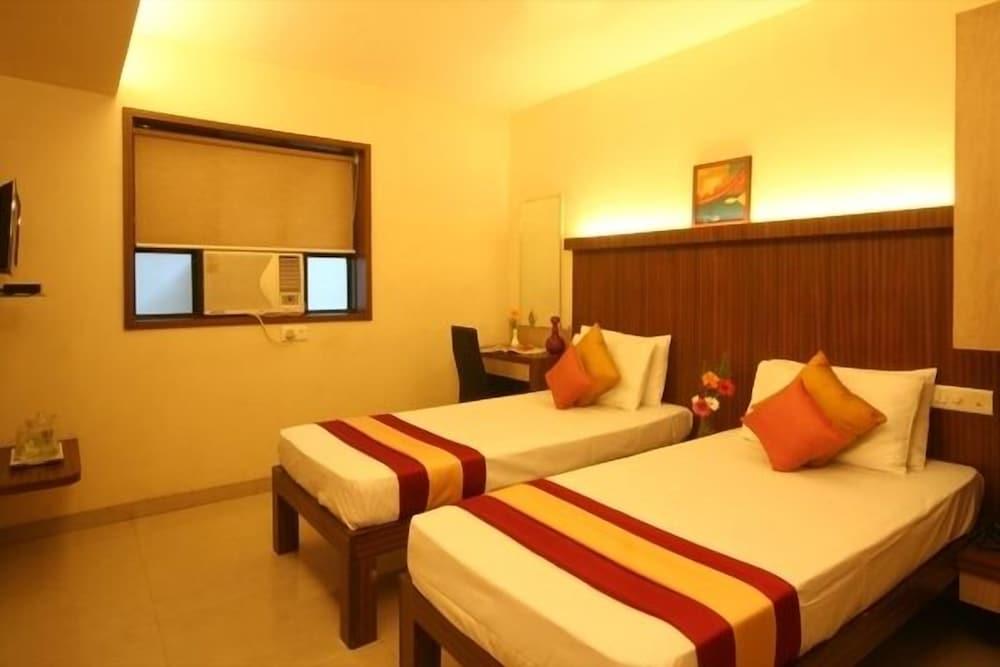 Hotel Ratna Palace Residency - Room