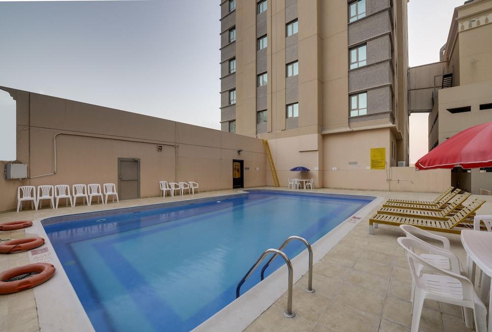 Monroe Hotel & Suites - Outdoor Pool
