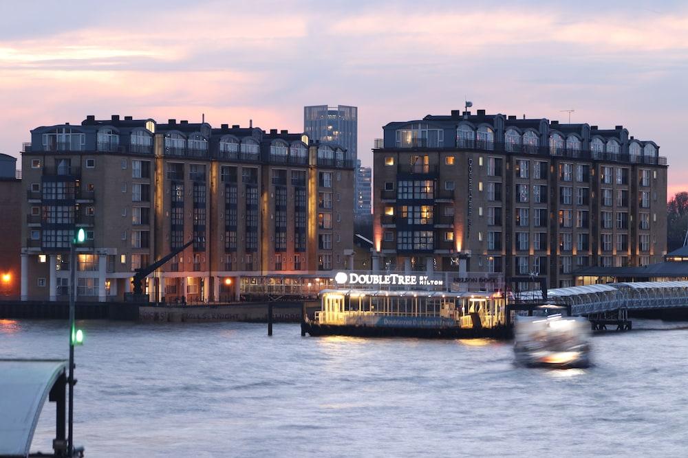 DoubleTree by Hilton London - Docklands Riverside - City View