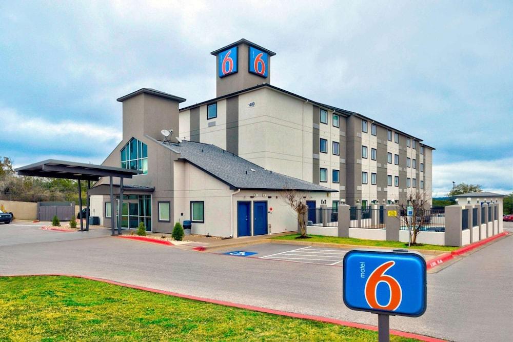 Motel 6 Marble Falls, TX - Featured Image