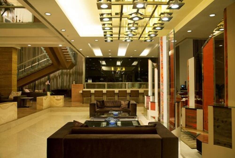 Radisson Blu Hotel Pune Kharadi - Lobby