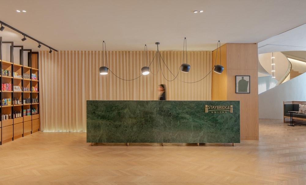 ستاي بريدج سويتس دبي في مدينة الإنترنت، ضمن مجموعة فنادق إنتركونتنينتال - Lobby