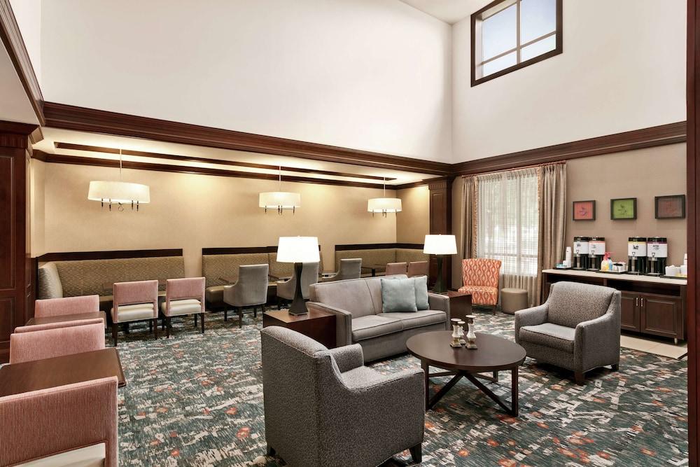 Hampton Inn & Suites Washington-Dulles International Airport - Lobby