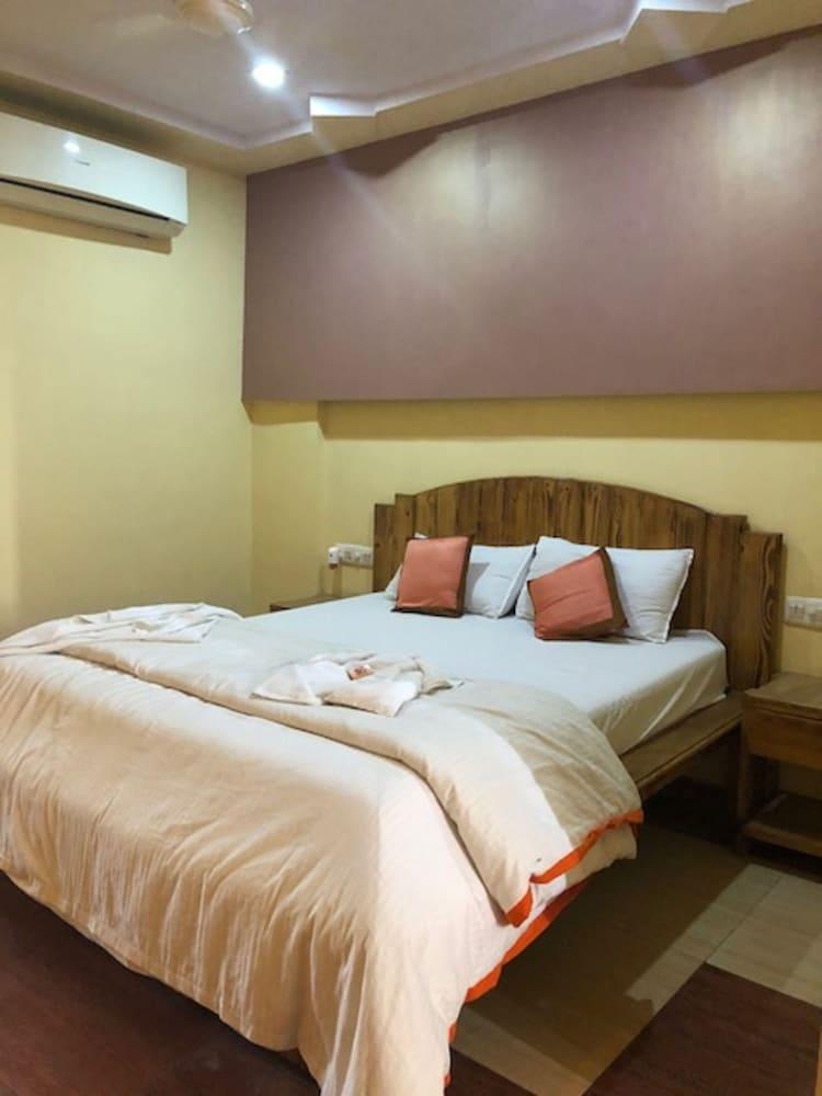Hotel Orange Inn - Room