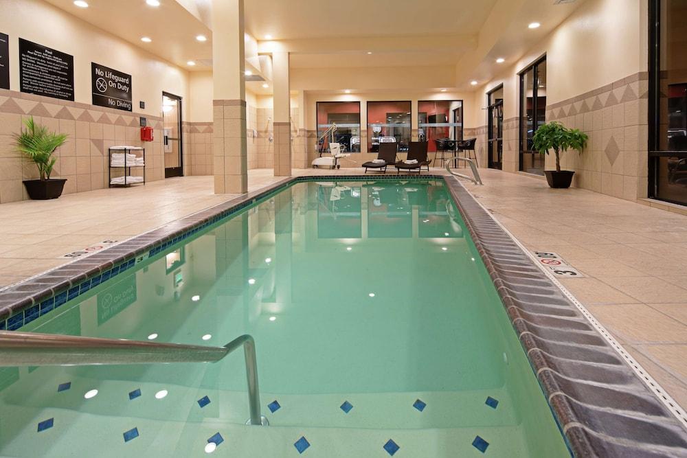 Hampton Inn & Suites Bremerton - Pool