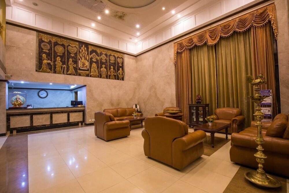 Hotel Grand Palace Chennai - Lobby Sitting Area