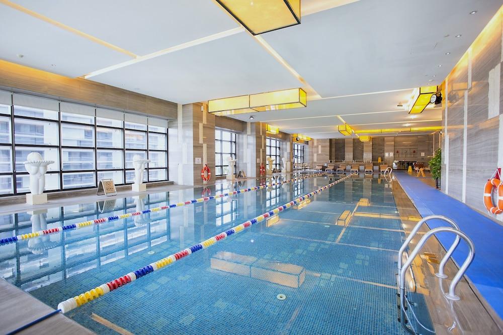 Hilton Guangzhou Baiyun - Indoor Pool