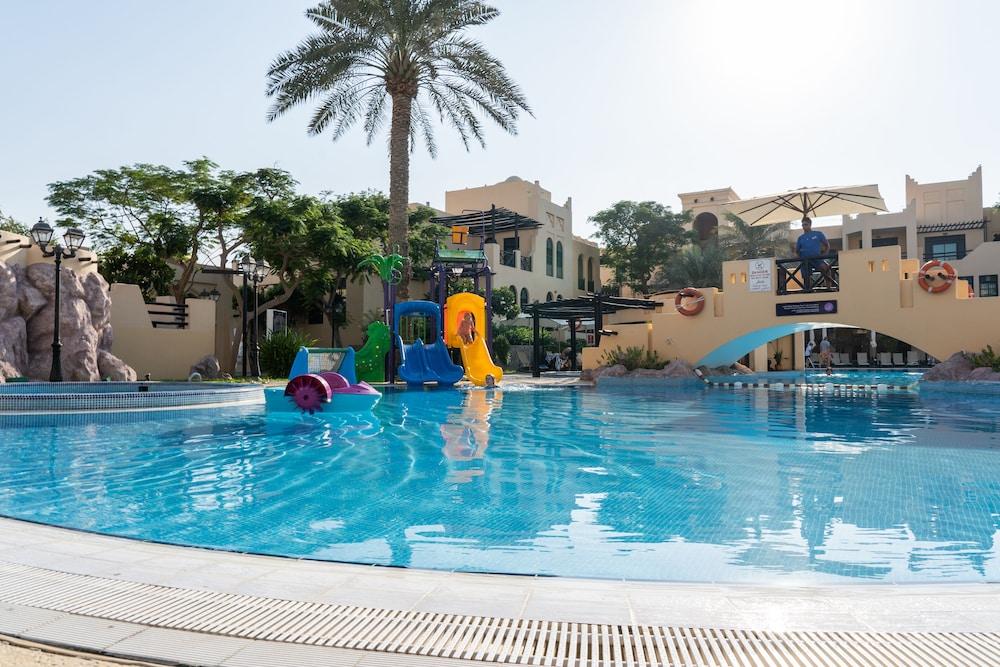 Novotel Bahrain Al Dana Resort - Outdoor Pool