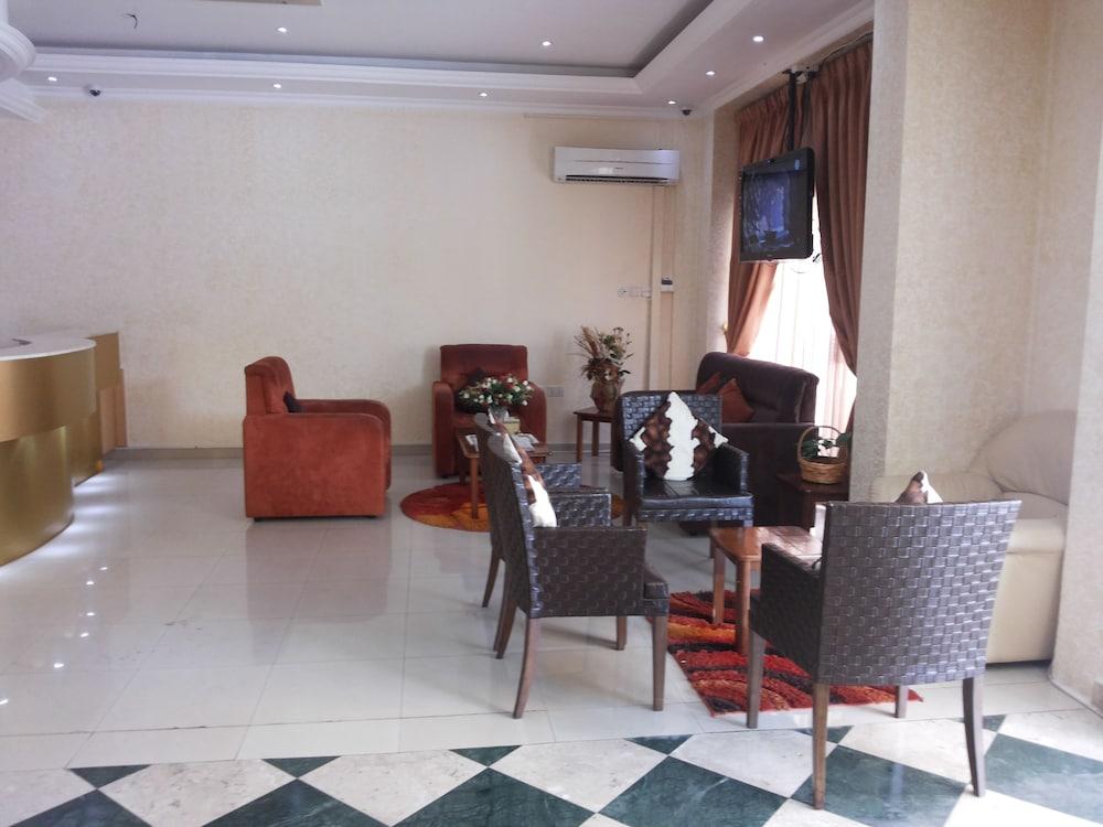 Dar Al Deyafa Hotel Apartment - Lobby Sitting Area