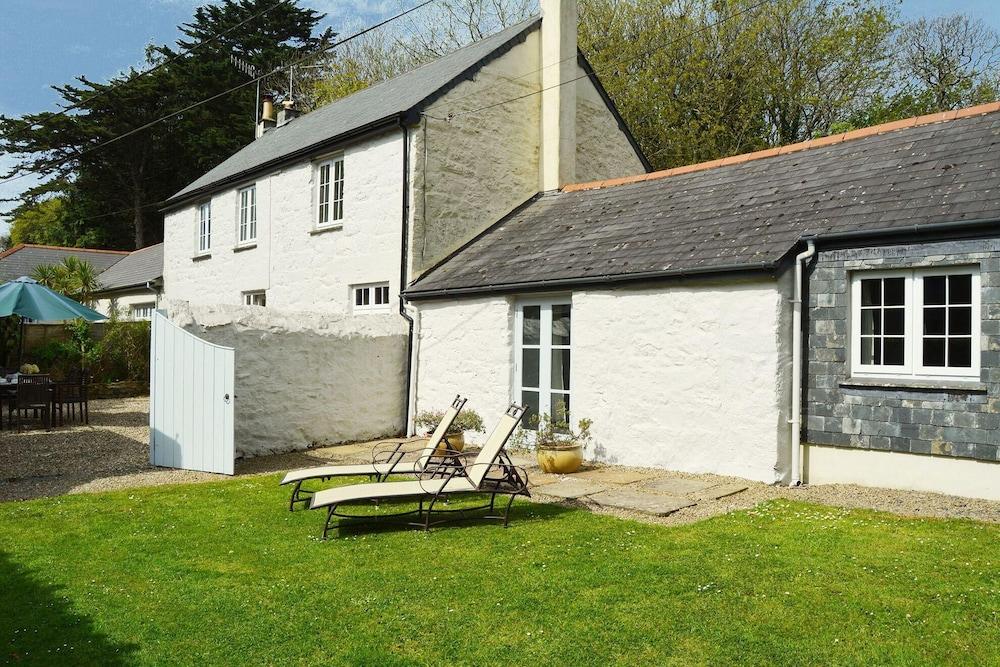 Luxury 5-star cottage near the Cornish coast on the Bonython Estate, Lizard Peninsula - Featured Image