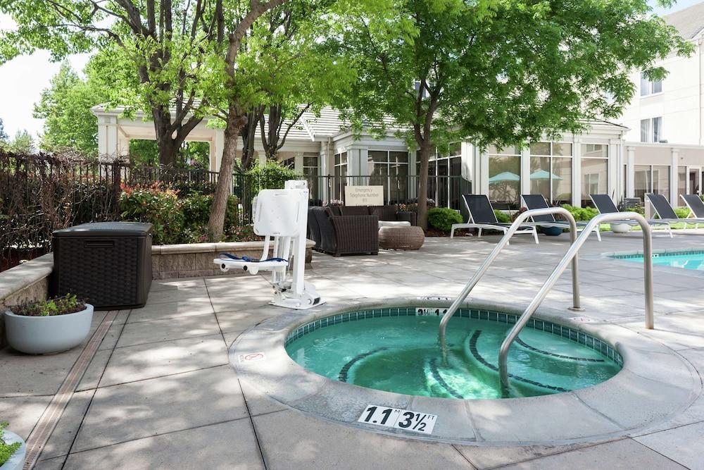 Hilton Garden Inn Sacramento/South Natomas - Outdoor Spa Tub