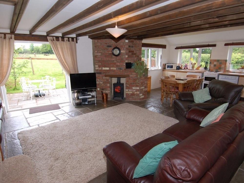 Orchard Cottage - Living Room